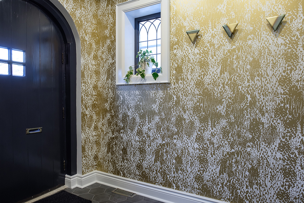 Do Go for the Gold Gold wallpaper in the front hall of a home